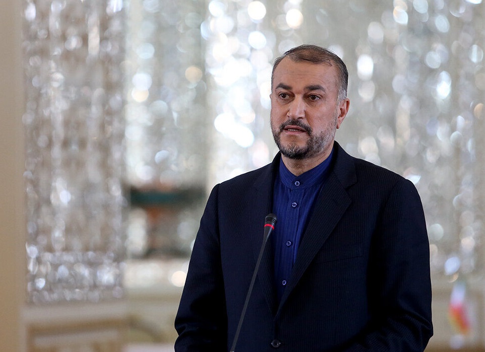 وزير الخارجية الإيراني أمير عبداللهيان خلال استقباله نظيره العماني: المسيرات البحرية في الخليج وبحر عمان تسبب مشاكل عديدة